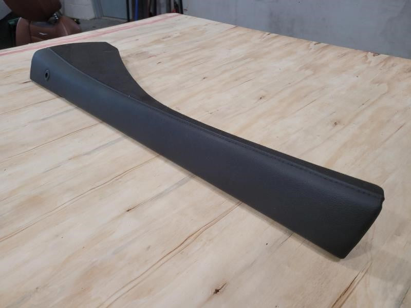 2018 ESCALAESV RH REAR DOOR PANEL UPPER TRIM, BLACK 800 - image 4