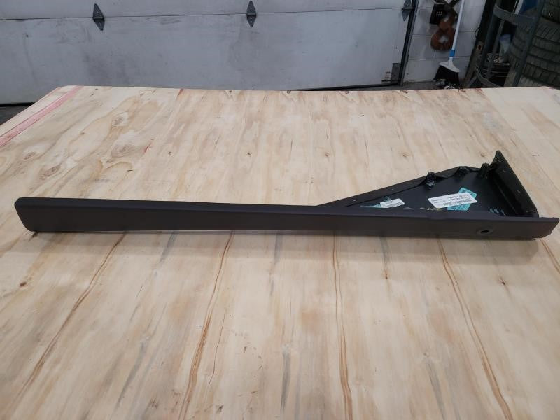 2018 ESCALAESV RH REAR DOOR PANEL UPPER TRIM, BLACK 800 - image 8