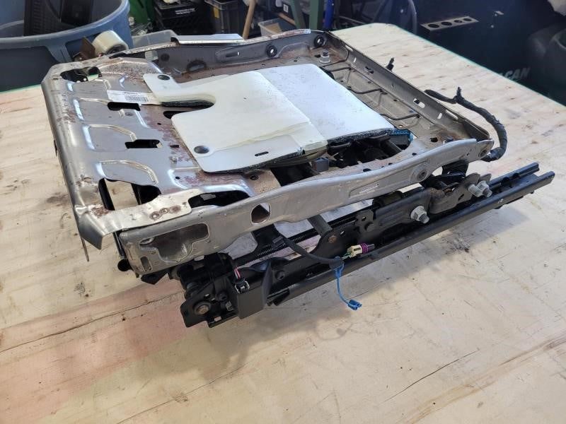 2014 ESCALAESV RH FRONT SEAT TRACK W/MOTORS, FULL P 837 - image 3