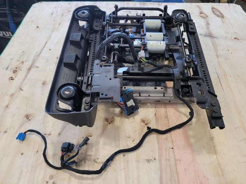 2014 ESCALAESV RH FRONT SEAT TRACK W/MOTORS, FULL P 837 - image 5