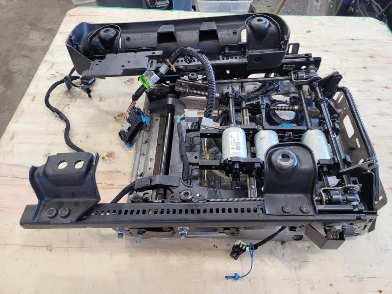 2014 ESCALAESV RH FRONT SEAT TRACK W/MOTORS, FULL P 837 - image 6