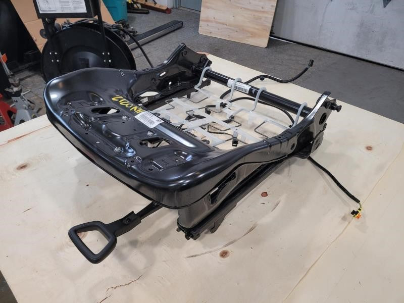 2011 CAMARO FRONT PASSENGER RH SEAT TRACK 839 - image 3