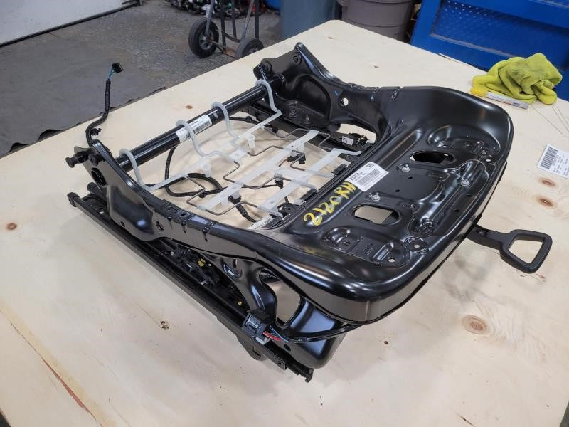 2011 CAMARO FRONT PASSENGER RH SEAT TRACK 839 - image 4