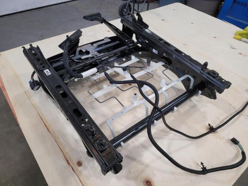 2011 CAMARO FRONT PASSENGER RH SEAT TRACK 839 - image 11