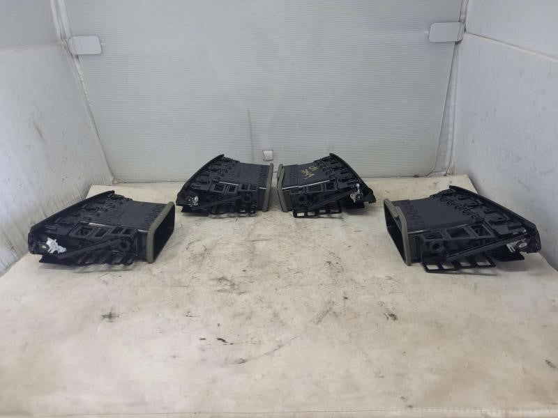 2017 SIERRA150 SET OF 4 DASH VENTS 962 - image 4