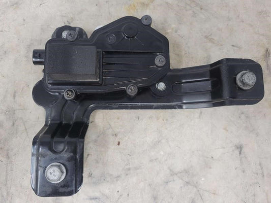 2017 SIERRA150 OEM TAILGATE LOCK ACTUATOR 84374353 980 - image 1