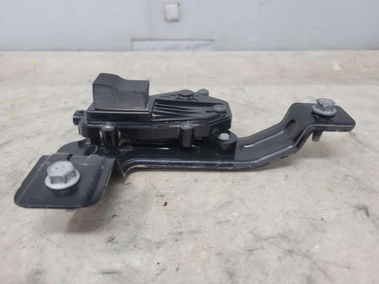 2017 SIERRA150 OEM TAILGATE LOCK ACTUATOR 84374353 980 - image 2