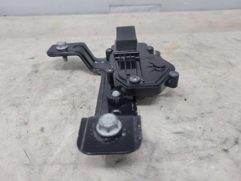 2017 SIERRA150 OEM TAILGATE LOCK ACTUATOR 84374353 980 - image 3