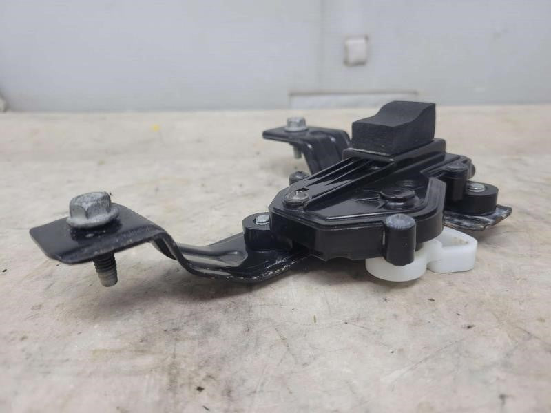 2017 SIERRA150 OEM TAILGATE LOCK ACTUATOR 84374353 980 - image 4